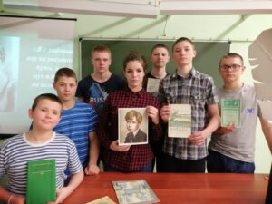 Фотография воспитанников. Поэт в России - больше чем поэт!